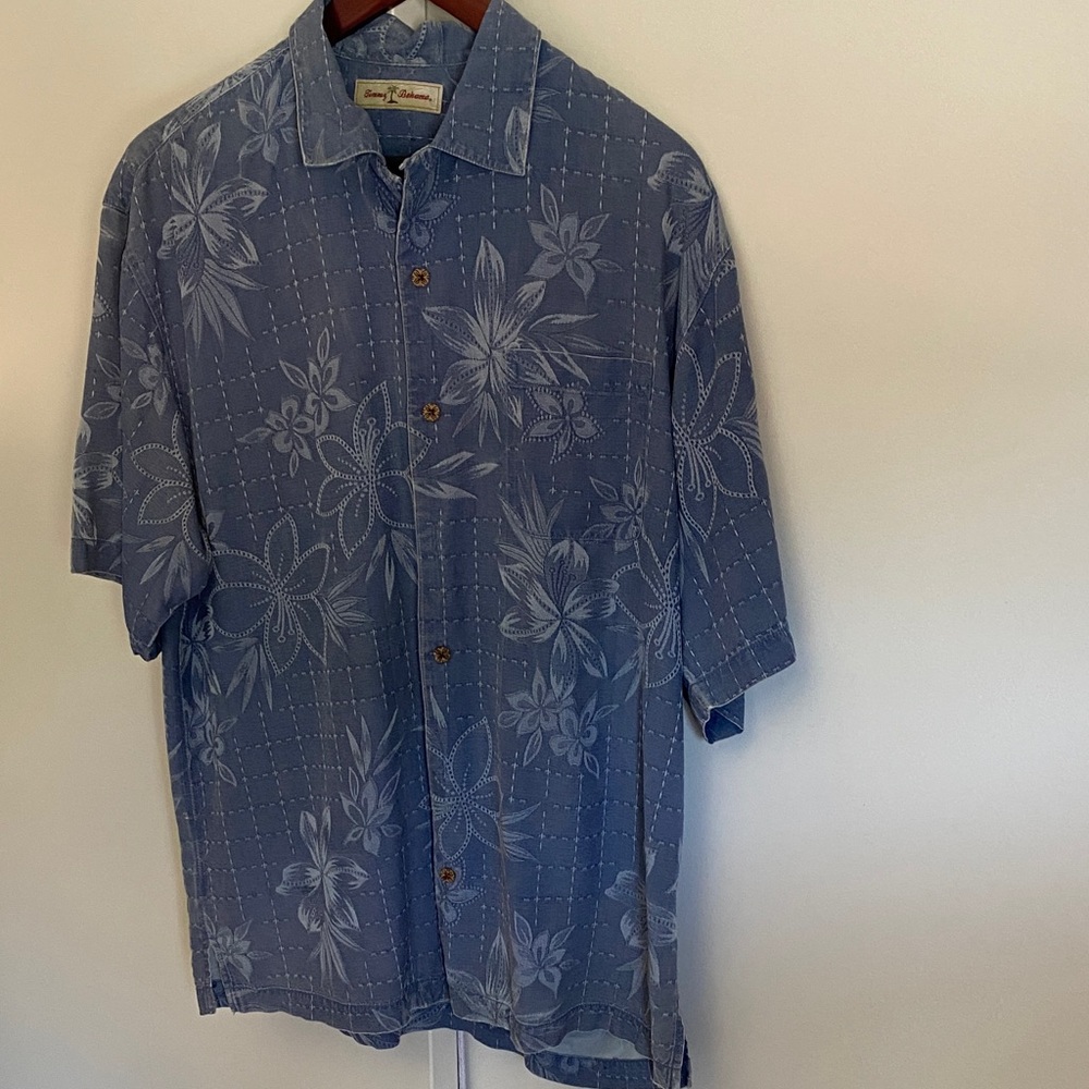 Tommy Bahama Blue Floral Button Down Hawaiin Shirt